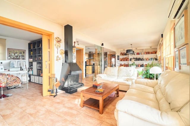 4 sypialnia Willa na sprzedaż w Les Franqueses del Vallès z basenem garażem - 459 000 € (Ref: 9602732)