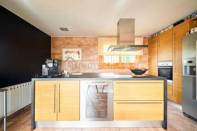 4 sypialnia Willa na sprzedaż w Les Franqueses del Vallès z basenem garażem - 459 000 € (Ref: 9602732)