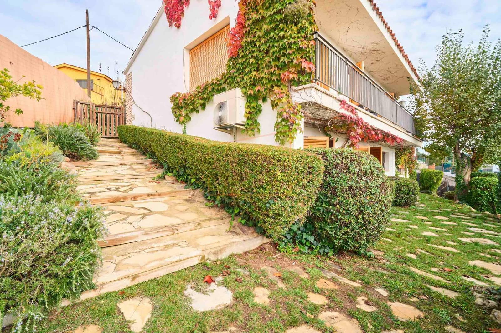 4 bedroom Villa for sale in Les Franqueses del Valles with pool garage - € 459,000 (Ref: 9602732)