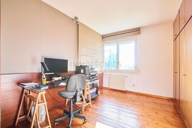 Chalet de 6 habitaciones en Canovelles en venta con piscina garaje - 750.000 € (Ref: 9602734)