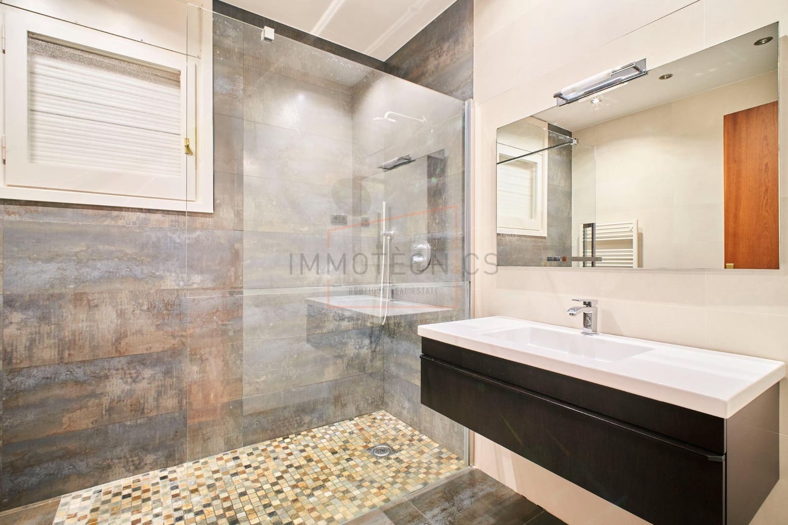 6 bedroom Villa for sale in Canovelles with pool garage - € 750,000 (Ref: 9602734)