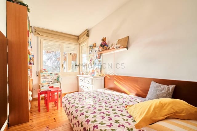 Chalet de 6 habitaciones en Canovelles en venta con piscina garaje - 750.000 € (Ref: 9602734)