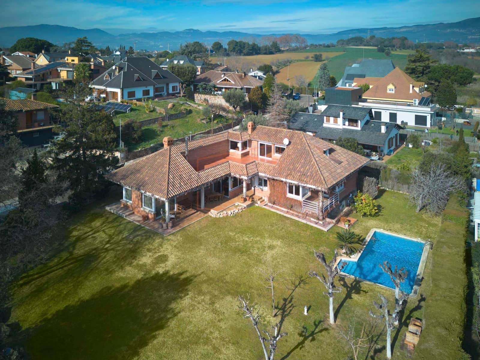 6 bedroom Villa for sale in Canovelles with pool garage - € 750,000 (Ref: 9602734)