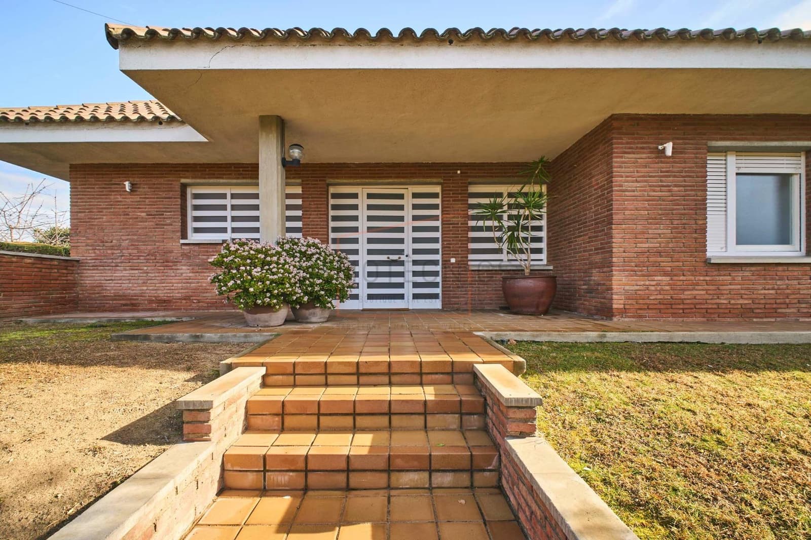 6 bedroom Villa for sale in Canovelles with pool garage - € 750,000 (Ref: 9602734)