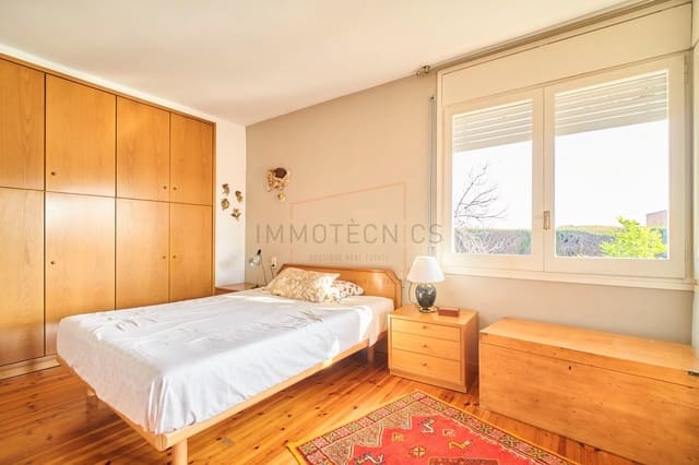 6 soverom Villa til salgs i Canovelles med svømmebasseng garasje - € 980 000 (Ref: 9602734)