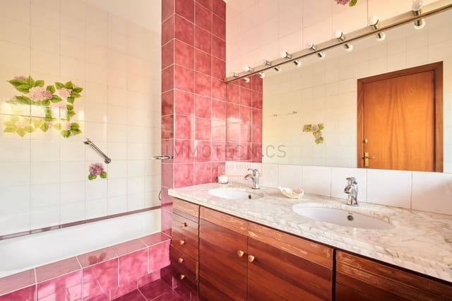 6 soverom Villa til salgs i Canovelles med svømmebasseng garasje - € 980 000 (Ref: 9602734)