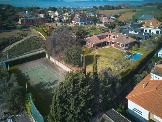 6 soverom Villa til salgs i Canovelles med svømmebasseng garasje - € 980 000 (Ref: 9602734)