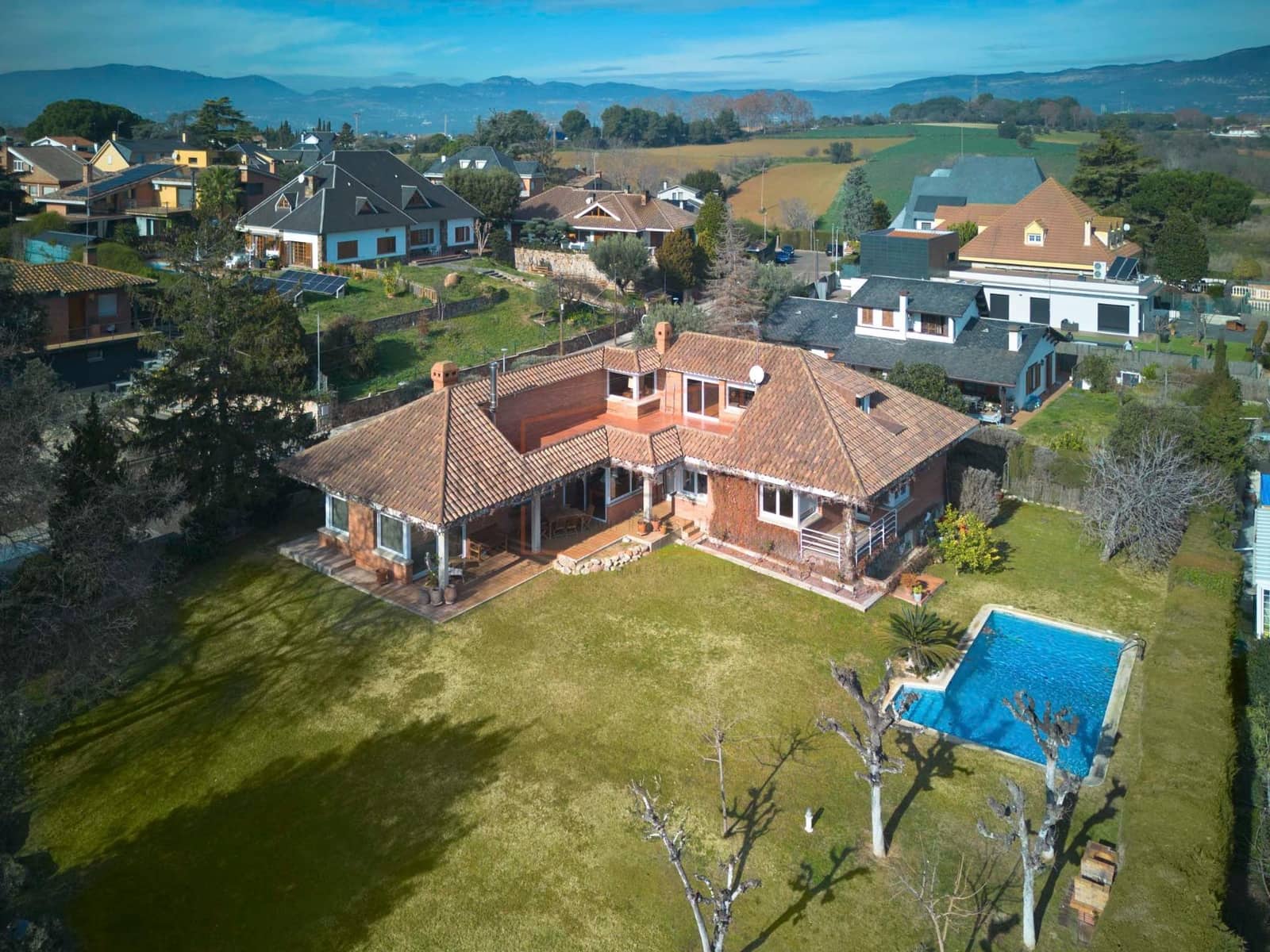 Chalet de 6 habitaciones en Canovelles en venta con piscina garaje - 980.000 € (Ref: 9602734)