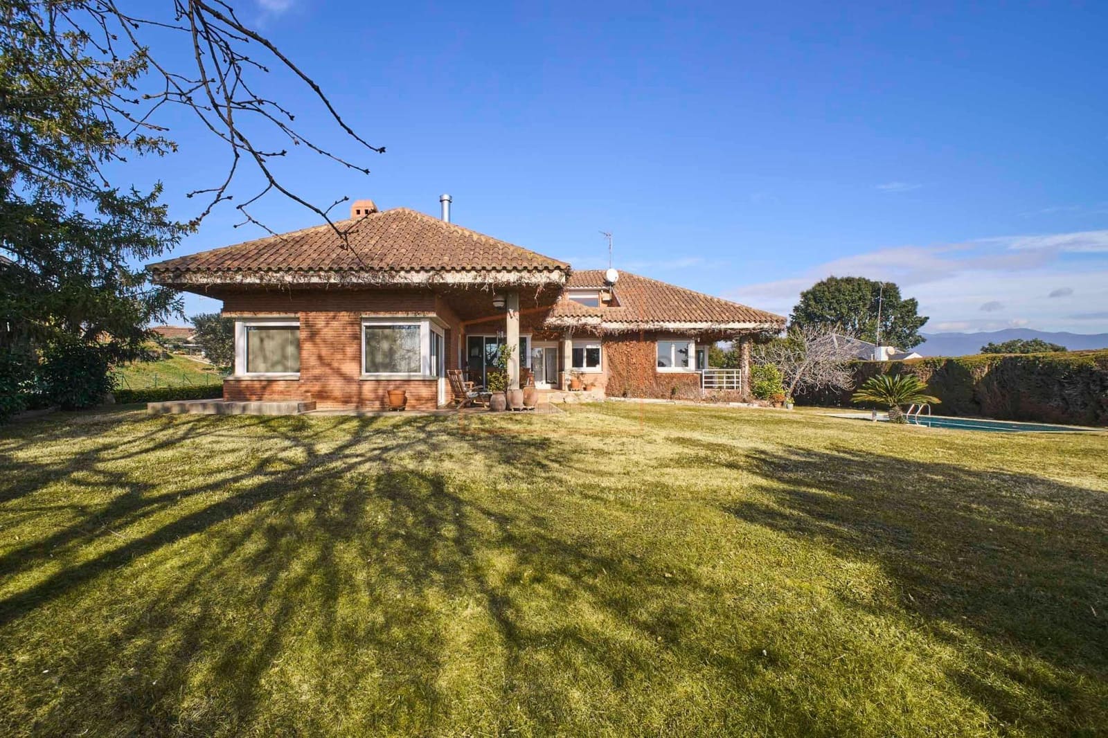 Chalet de 6 habitaciones en Canovelles en venta con piscina garaje - 980.000 € (Ref: 9602734)