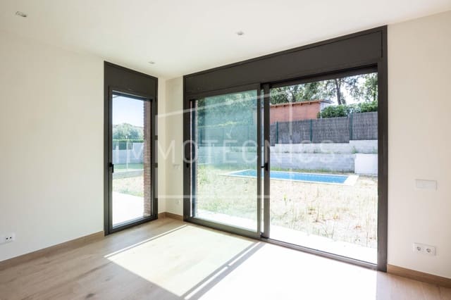 4 chambre Villa/Maison Mitoyenne à vendre à Sant Esteve de Palautordera avec piscine garage - 590 000 € (Ref: 9602735)