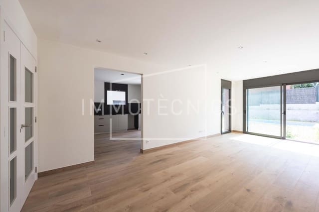 4 chambre Villa/Maison Mitoyenne à vendre à Sant Esteve de Palautordera avec piscine garage - 590 000 € (Ref: 9602735)