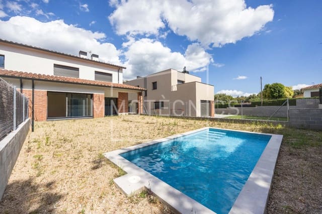 4 chambre Villa/Maison Mitoyenne à vendre à Sant Esteve de Palautordera avec piscine garage - 590 000 € (Ref: 9602735)