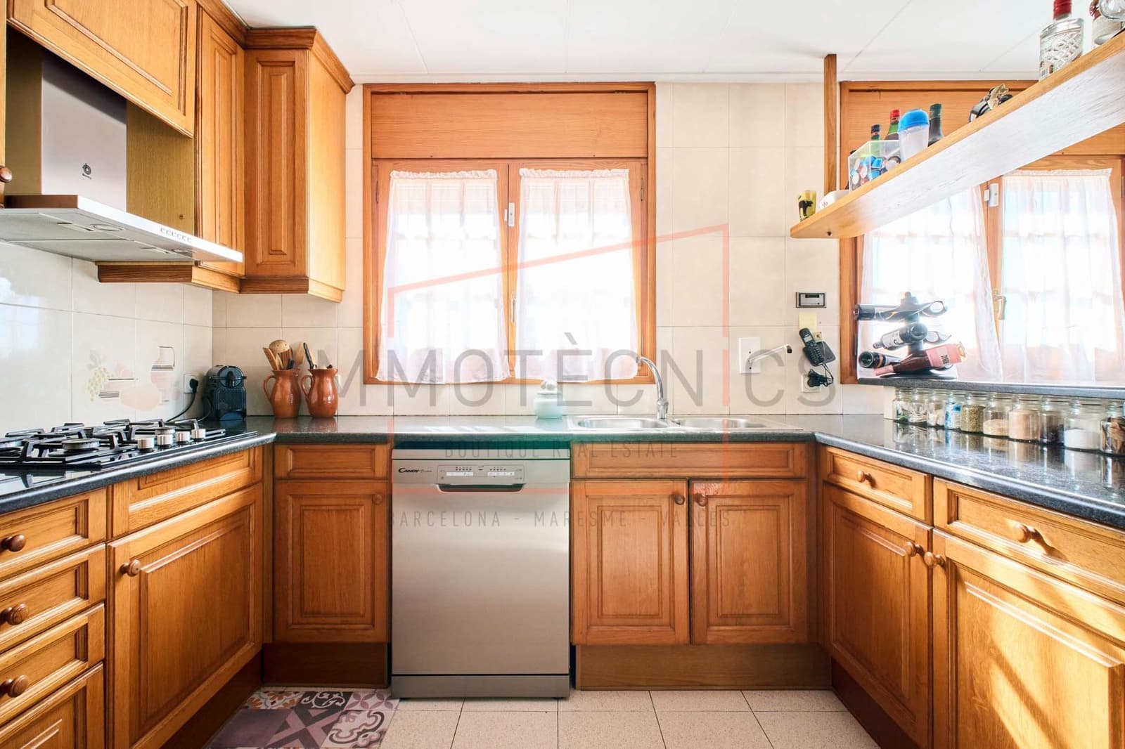 6 soverom Villa til salgs i Canet de Mar med svømmebasseng garasje - € 800 000 (Ref: 9602736)