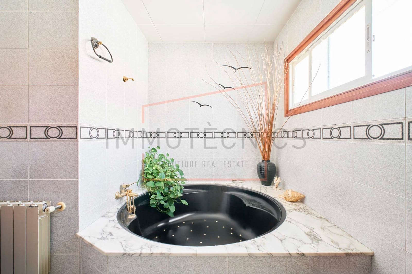 6 bedroom Villa for sale in Canet de Mar with pool garage - € 800,000 (Ref: 9602736)