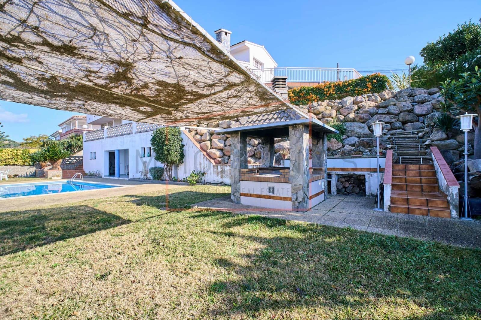 6 bedroom Villa for sale in Canet de Mar with pool garage - € 800,000 (Ref: 9602736)