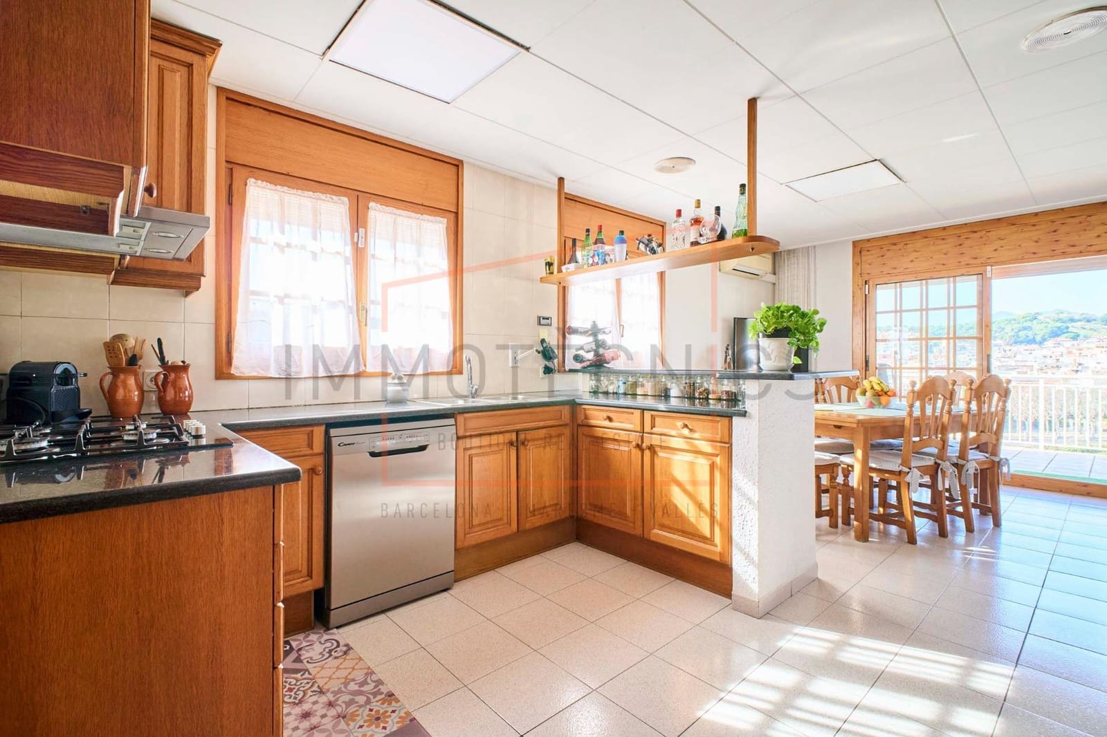 6 bedroom Villa for sale in Canet de Mar with pool garage - € 800,000 (Ref: 9602736)