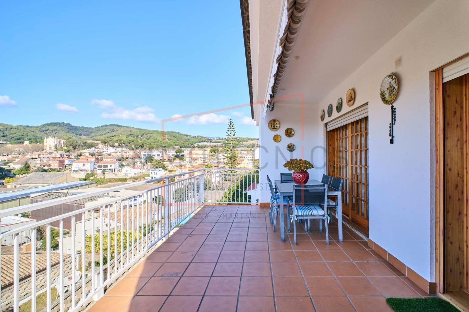 6 bedroom Villa for sale in Canet de Mar with pool garage - € 800,000 (Ref: 9602736)