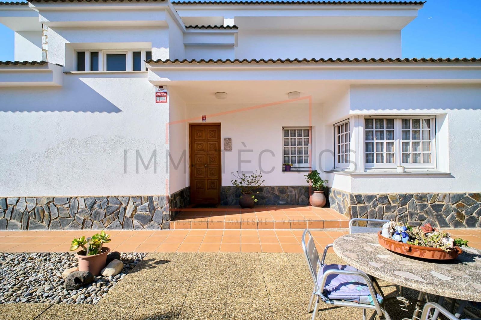 6 bedroom Villa for sale in Canet de Mar with pool garage - € 800,000 (Ref: 9602736)
