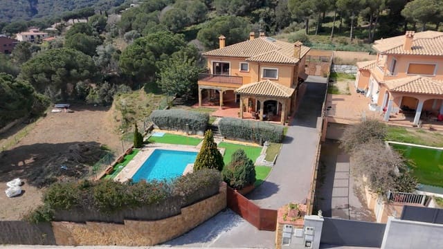 Chalet de 7 habitaciones en Argentona en venta con piscina garaje - 998.000 € (Ref: 9602737)