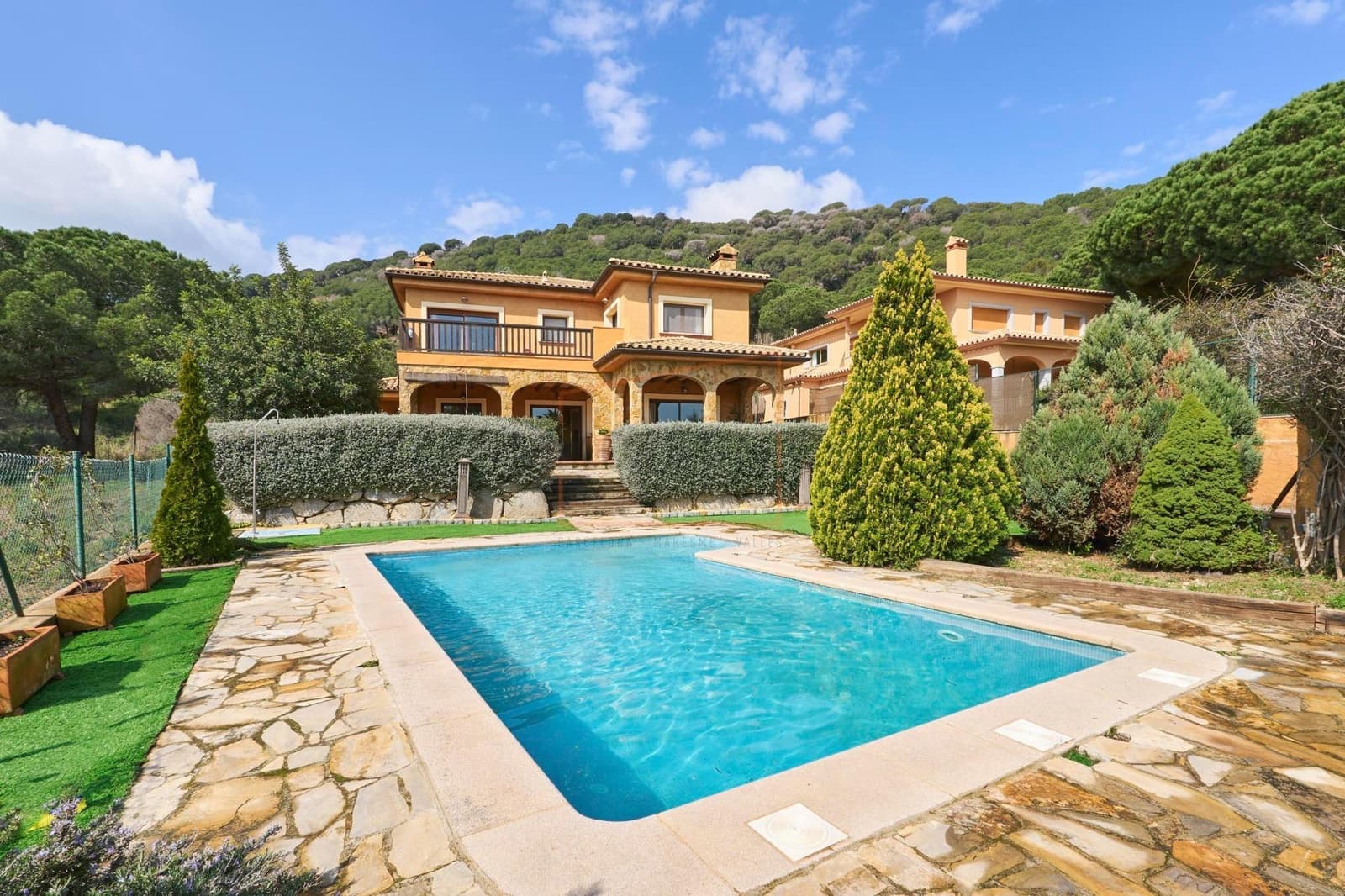 Chalet de 7 habitaciones en Argentona en venta con piscina garaje - 998.000 € (Ref: 9602737)