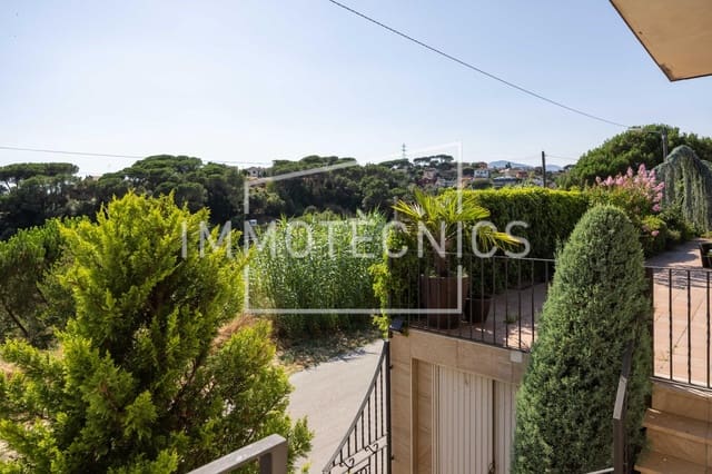 Chalet de 5 habitaciones en Sant Celoni en venta con piscina garaje - 595.000 € (Ref: 9602743)