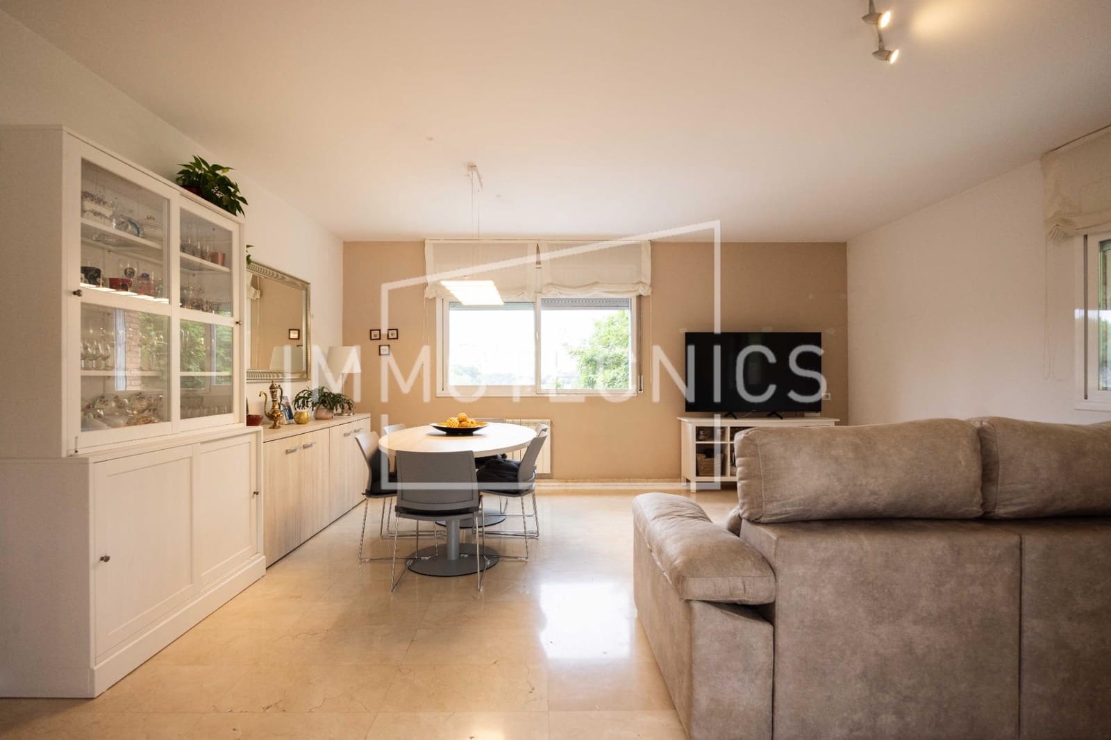 6 bedroom Villa for sale in Llica de Vall with pool garage - € 695,000 (Ref: 9602744)