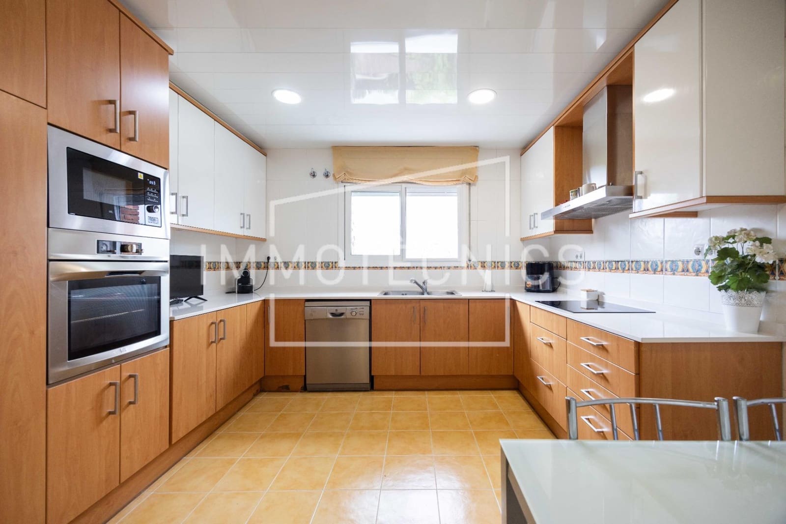 6 bedroom Villa for sale in Llica de Vall with pool garage - € 695,000 (Ref: 9602744)