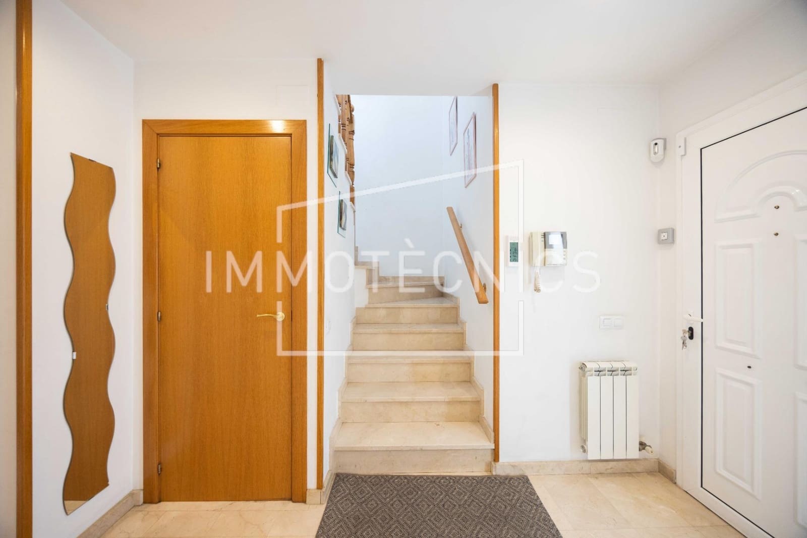 6 bedroom Villa for sale in Llica de Vall with pool garage - € 695,000 (Ref: 9602744)