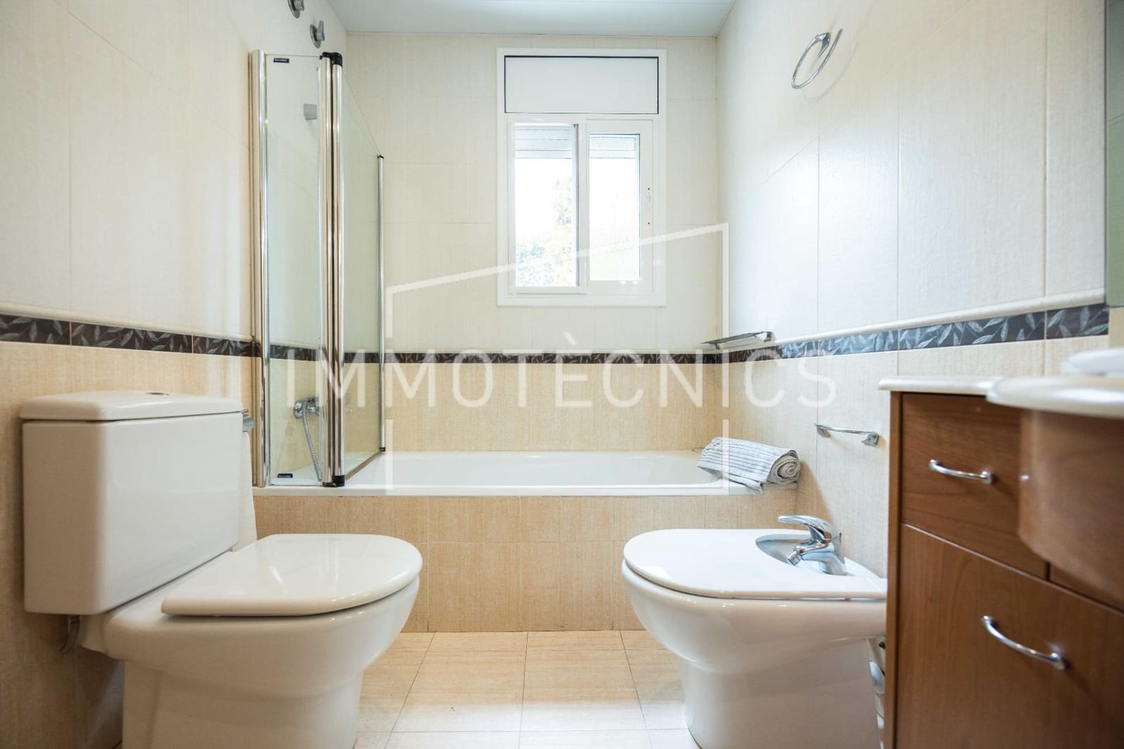 6 bedroom Villa for sale in Llica de Vall with pool garage - € 695,000 (Ref: 9602744)