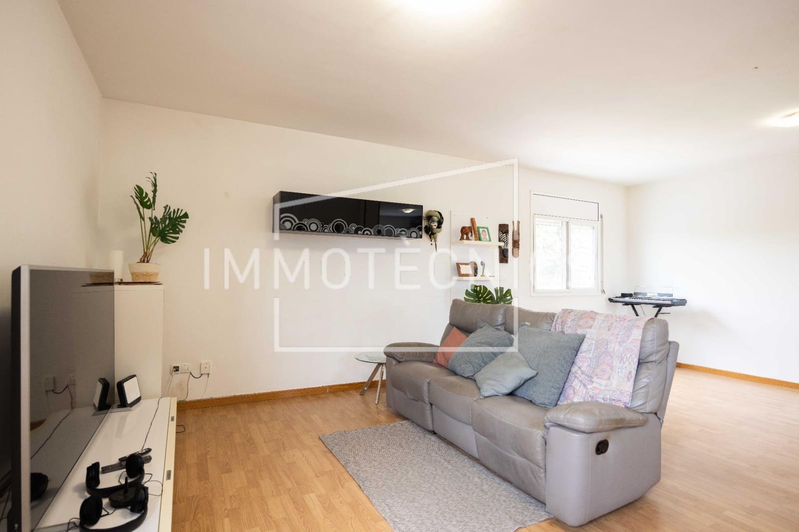 6 bedroom Villa for sale in Llica de Vall with pool garage - € 695,000 (Ref: 9602744)