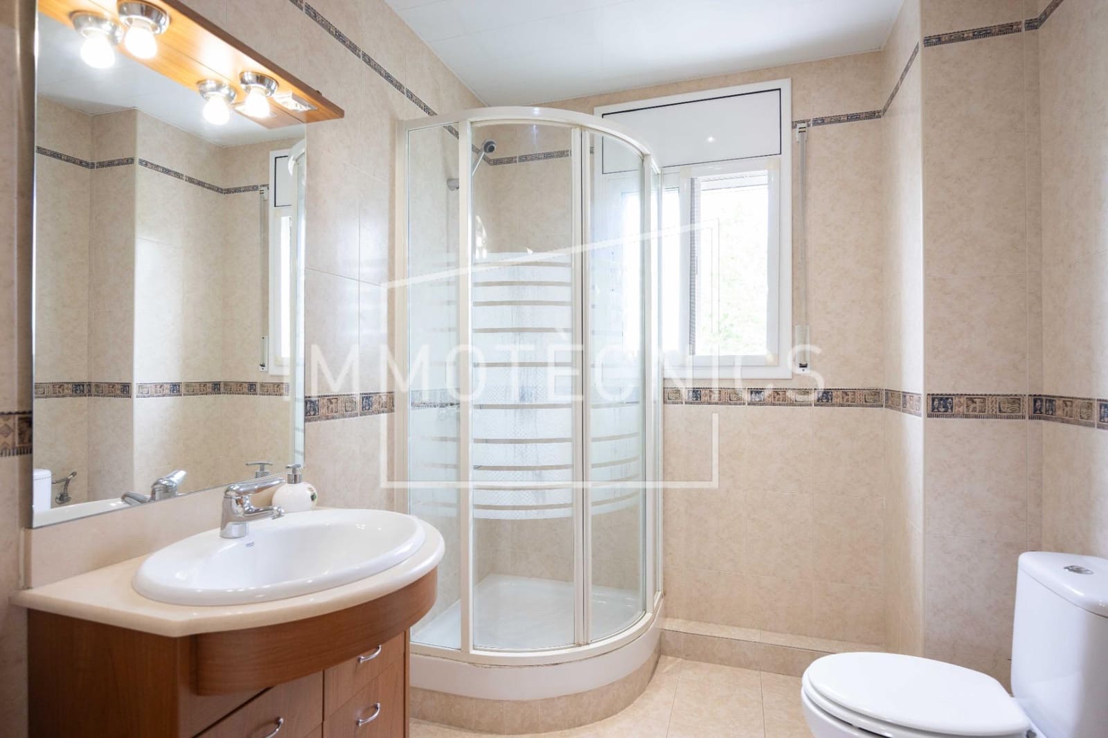 6 bedroom Villa for sale in Llica de Vall with pool garage - € 695,000 (Ref: 9602744)