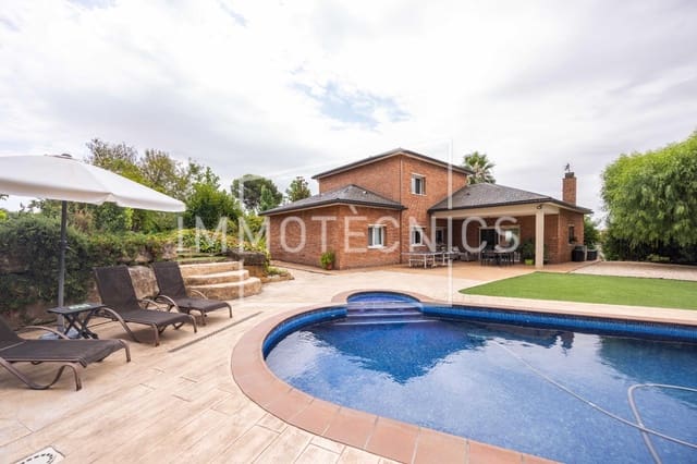 Chalet de 6 habitaciones en Lliçà de Vall en venta con piscina garaje - 695.000 € (Ref: 9602744)