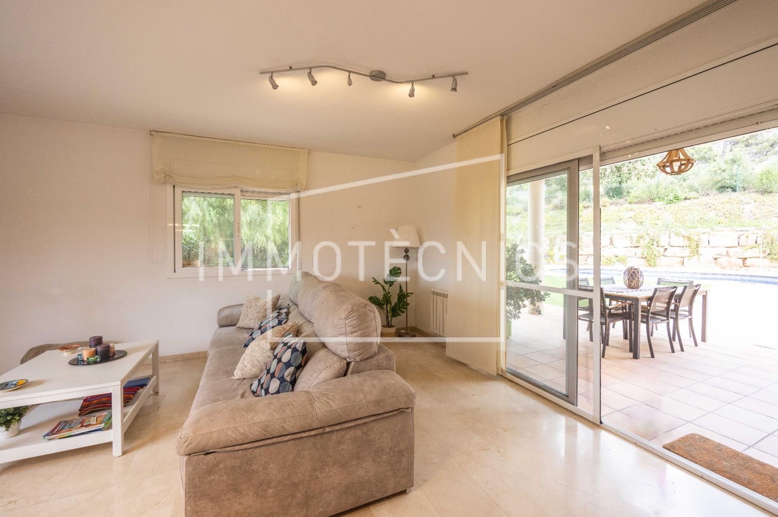 6 bedroom Villa for sale in Llica de Vall with pool garage - € 695,000 (Ref: 9602744)