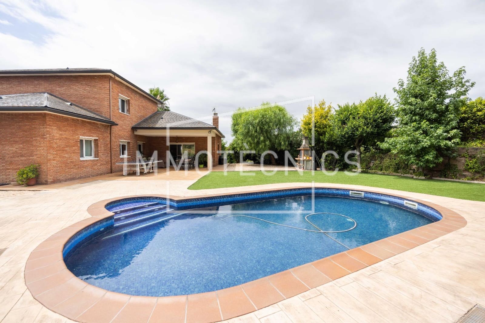 6 bedroom Villa for sale in Llica de Vall with pool garage - € 695,000 (Ref: 9602744)