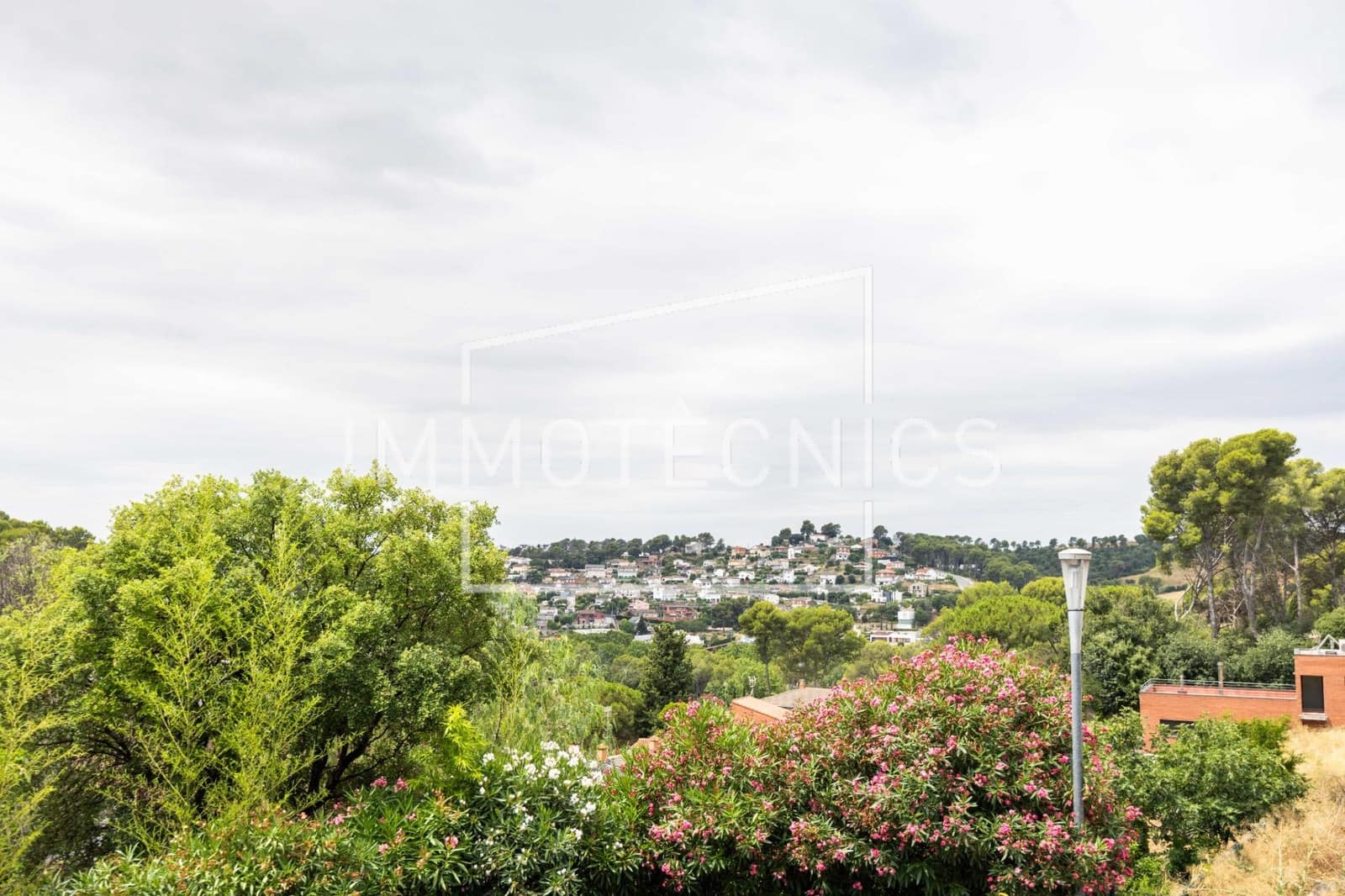 6 bedroom Villa for sale in Llica de Vall with pool garage - € 695,000 (Ref: 9602744)