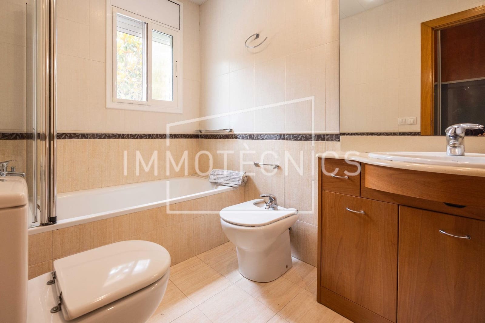 6 bedroom Villa for sale in Llica de Vall with pool garage - € 695,000 (Ref: 9602744)