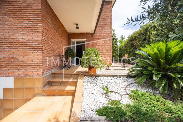 Chalet de 6 habitaciones en Lliçà de Vall en venta con piscina garaje - 695.000 € (Ref: 9602744)