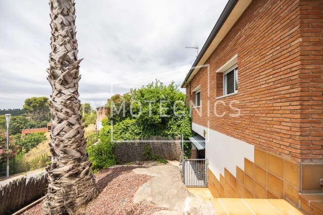 Chalet de 6 habitaciones en Lliçà de Vall en venta con piscina garaje - 695.000 € (Ref: 9602744)