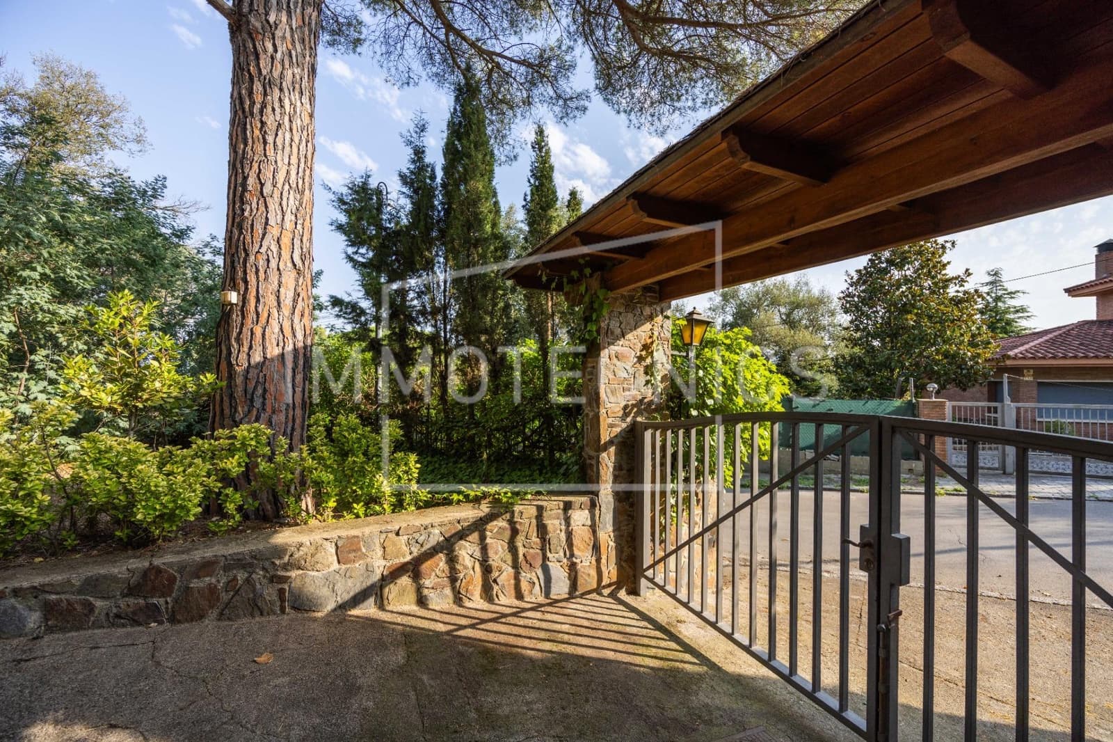 5 bedroom Villa for sale in La Roca del Valles with garage - € 570,000 (Ref: 9602746)