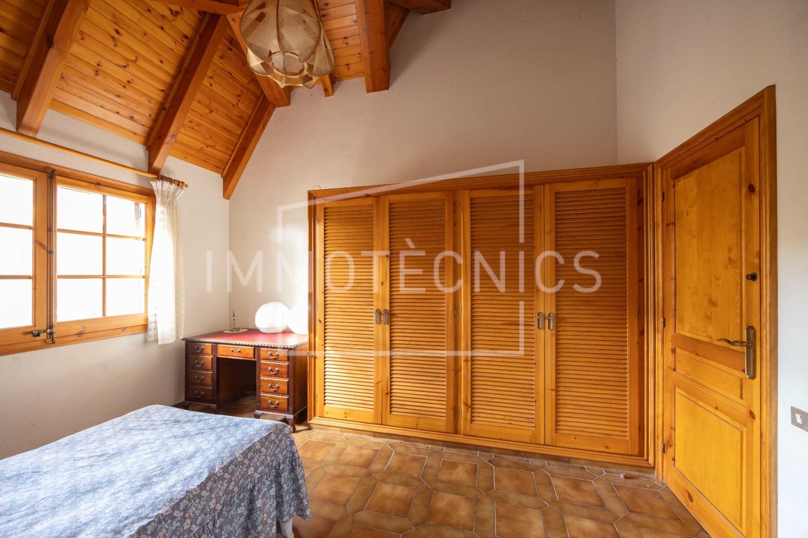 5 bedroom Villa for sale in La Roca del Valles with garage - € 570,000 (Ref: 9602746)