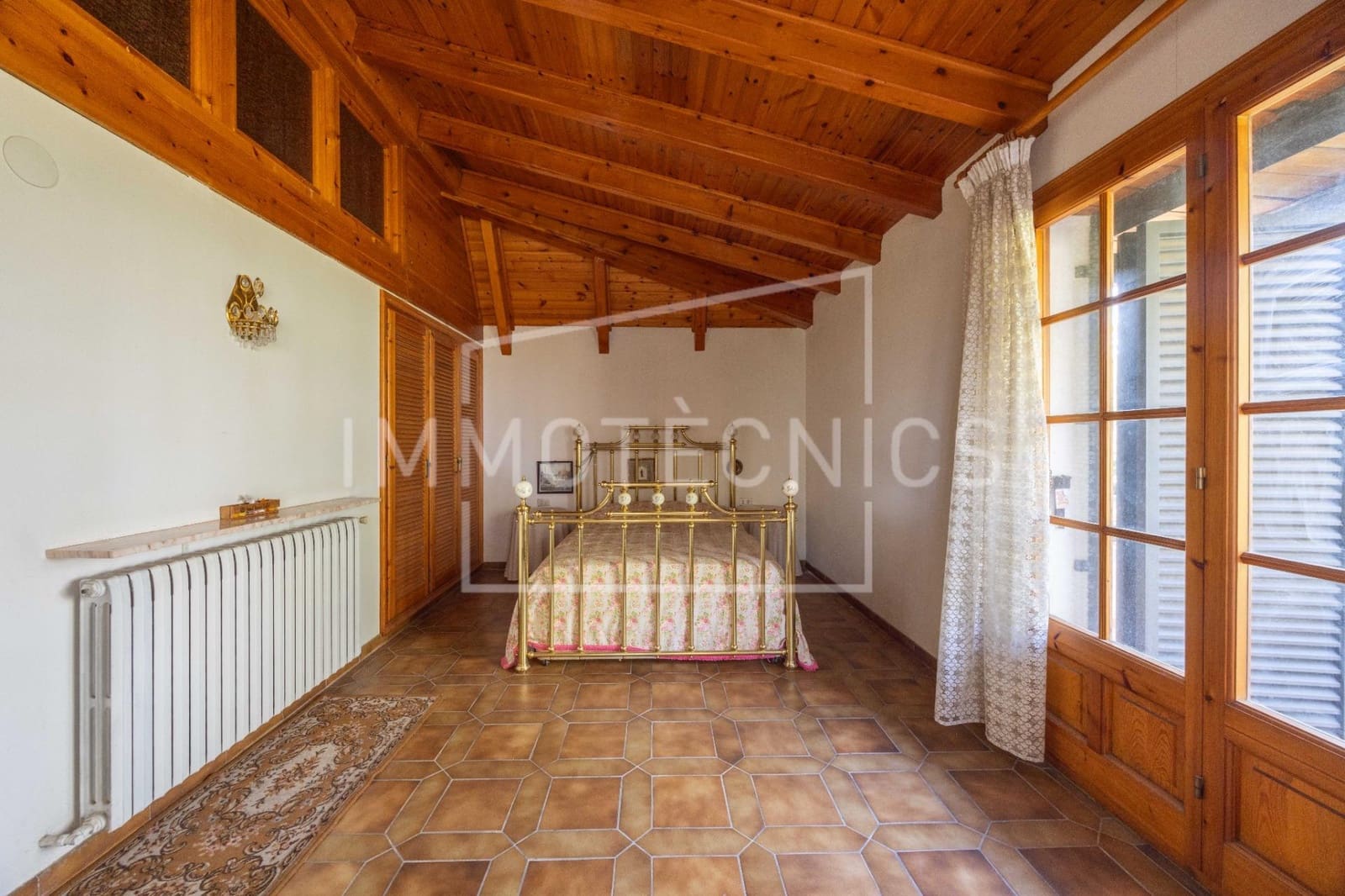 5 bedroom Villa for sale in La Roca del Valles with garage - € 570,000 (Ref: 9602746)