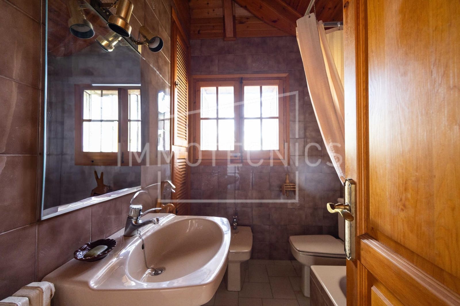 5 bedroom Villa for sale in La Roca del Valles with garage - € 570,000 (Ref: 9602746)