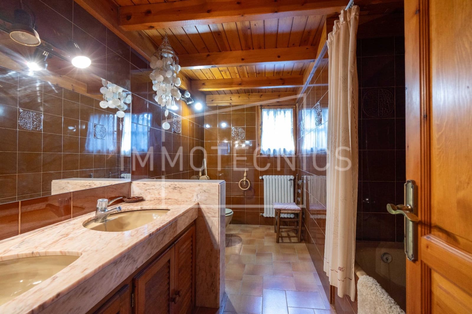 5 bedroom Villa for sale in La Roca del Valles with garage - € 570,000 (Ref: 9602746)