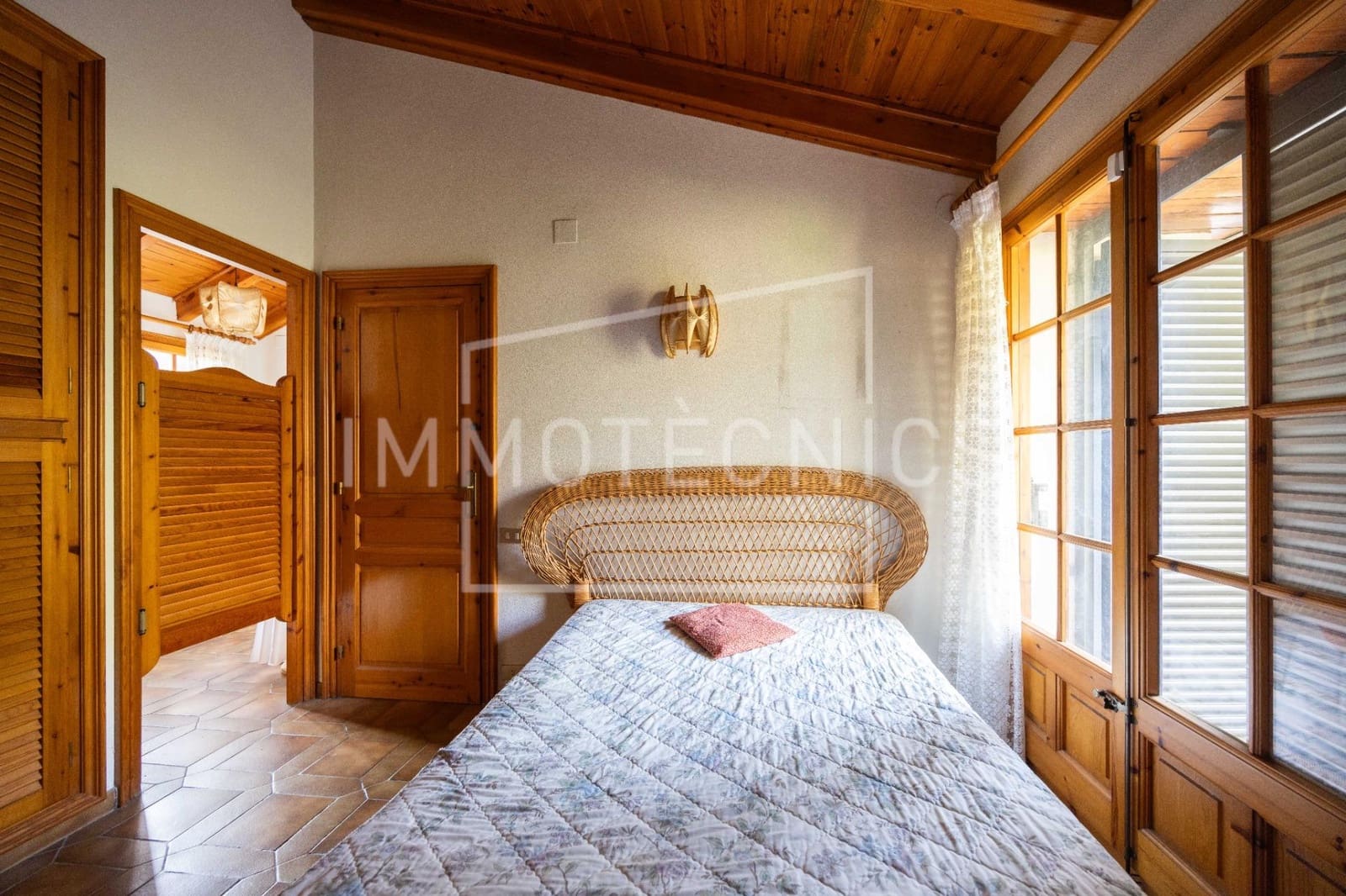 5 bedroom Villa for sale in La Roca del Valles with garage - € 570,000 (Ref: 9602746)