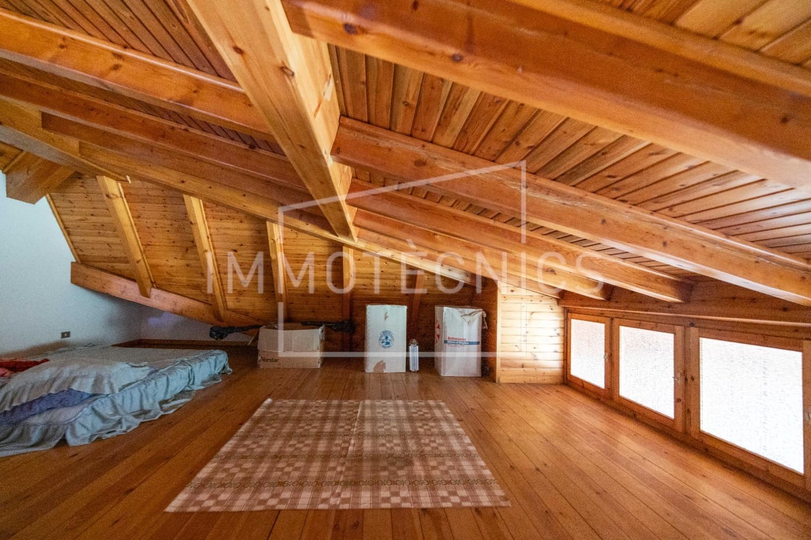 5 bedroom Villa for sale in La Roca del Valles with garage - € 570,000 (Ref: 9602746)