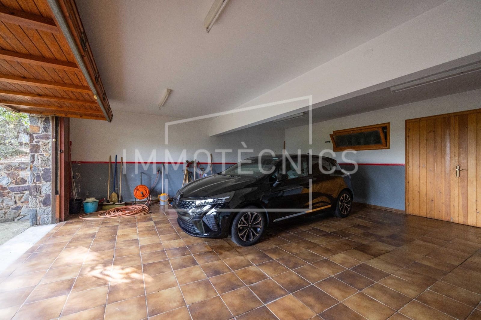 5 bedroom Villa for sale in La Roca del Valles with garage - € 515,000 (Ref: 9602746)