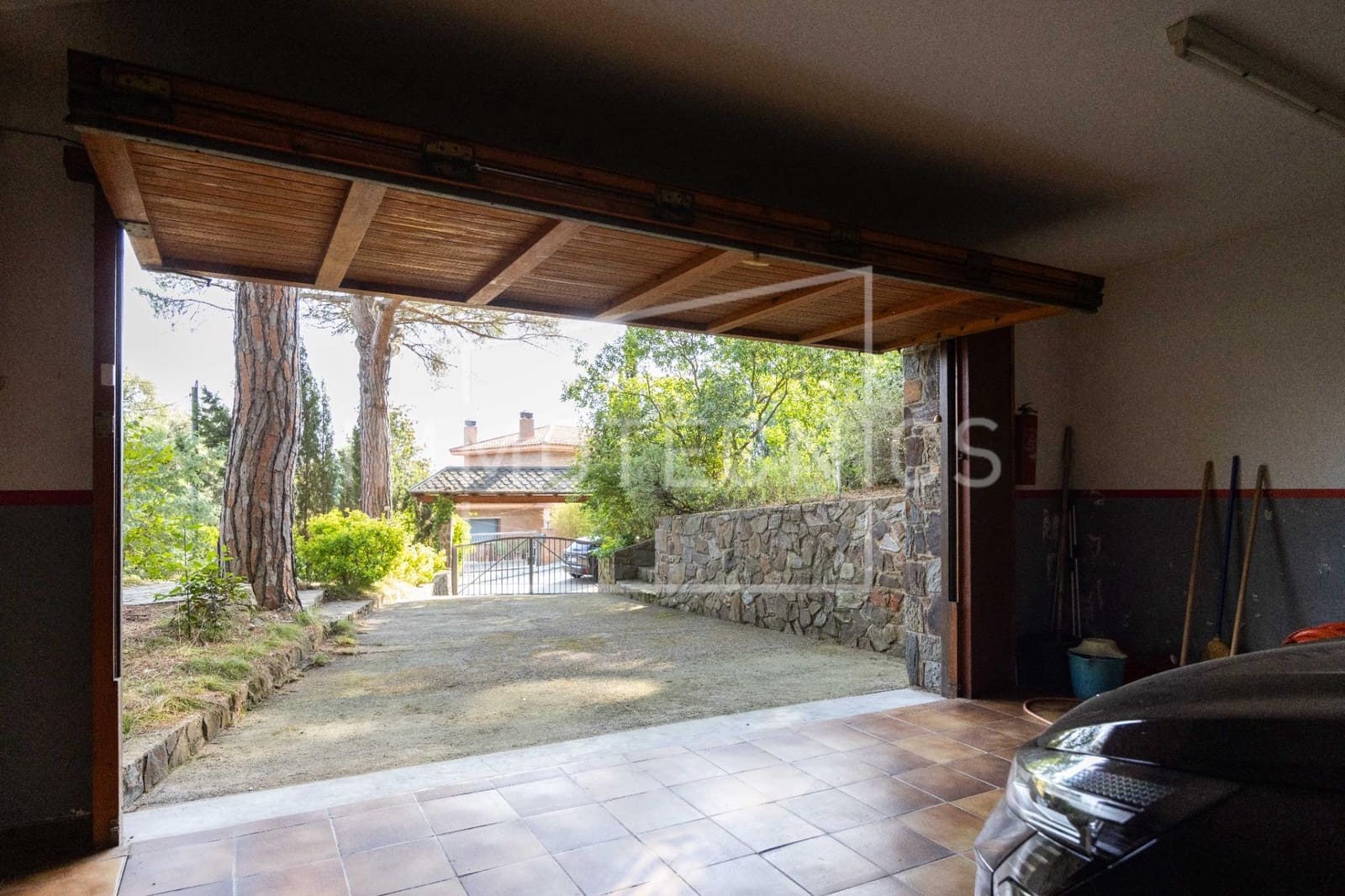 5 bedroom Villa for sale in La Roca del Valles with garage - € 515,000 (Ref: 9602746)