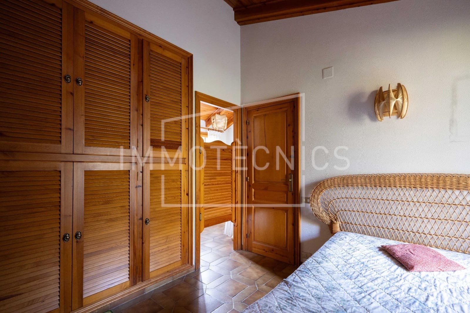 5 bedroom Villa for sale in La Roca del Valles with garage - € 515,000 (Ref: 9602746)