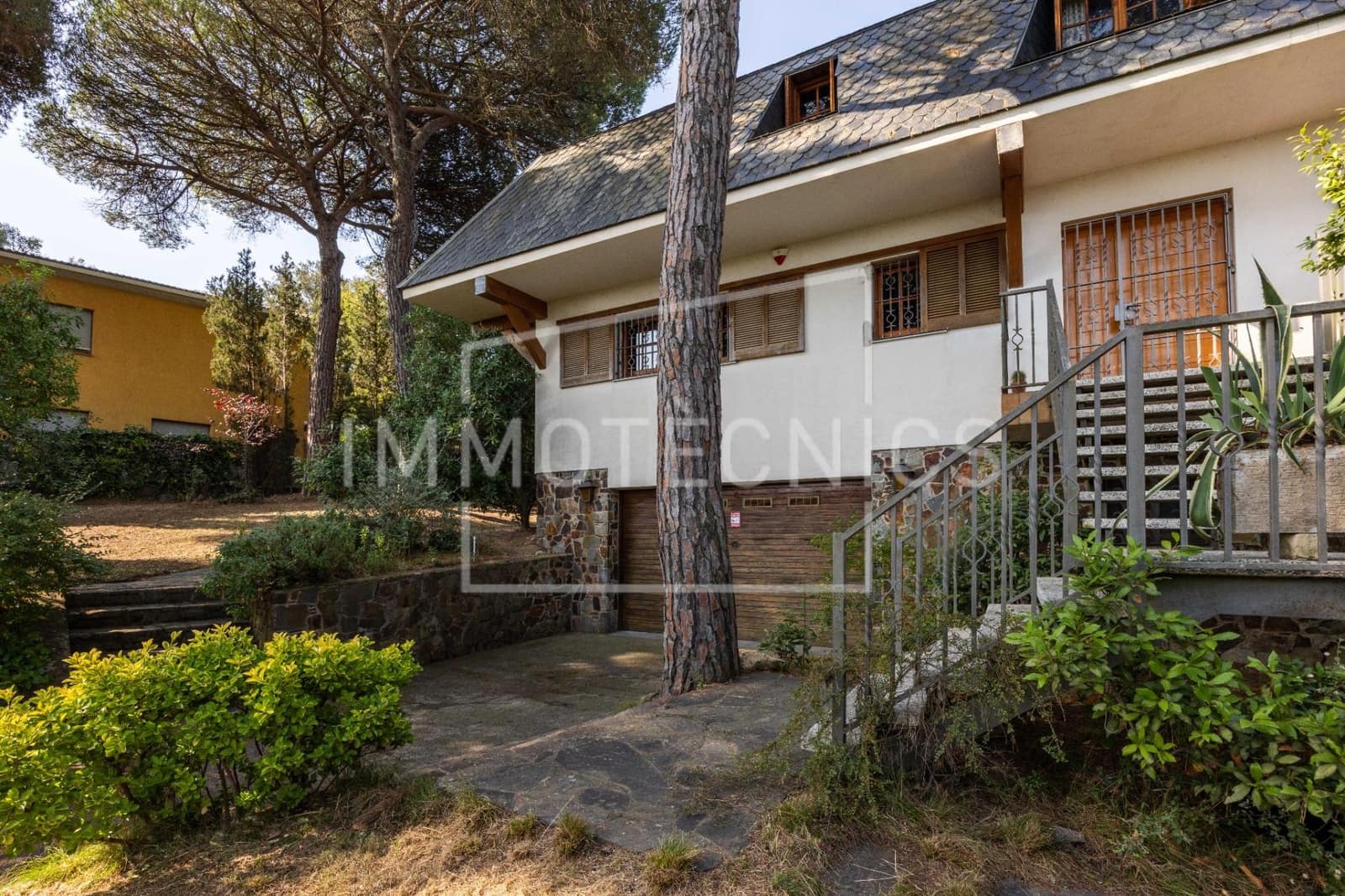 5 bedroom Villa for sale in La Roca del Valles with garage - € 515,000 (Ref: 9602746)