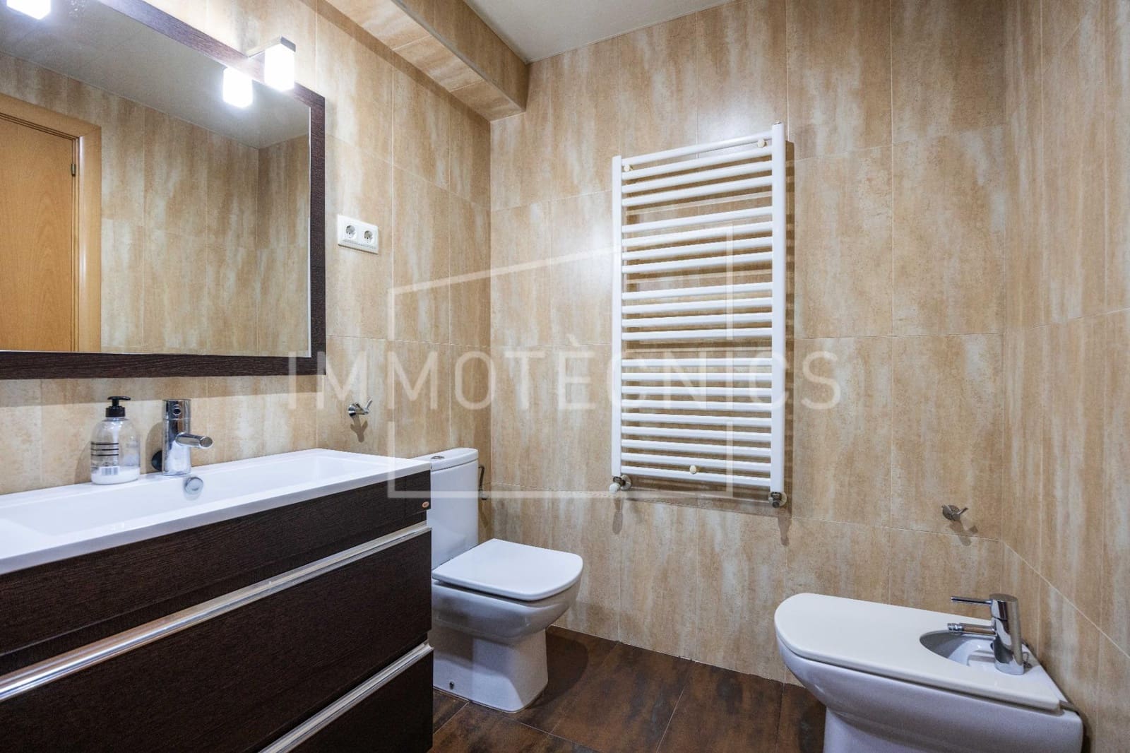 Finca/Casa Rural de 6 habitaciones en Lliçà d'Amunt en venta - 375.000 € (Ref: 9602747)